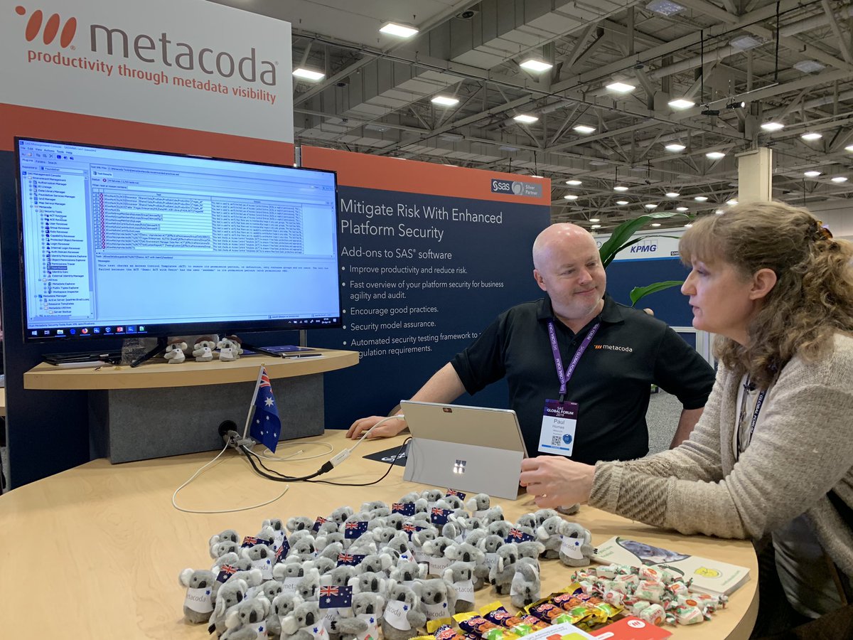 Paul demonstrating Metacoda software to Tamara Barker at SASGF 2019